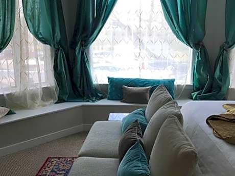 S Continental Suite
