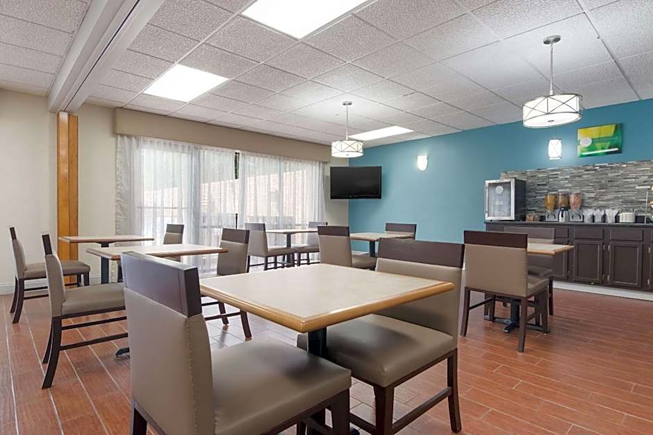 Quality Inn Magnolia