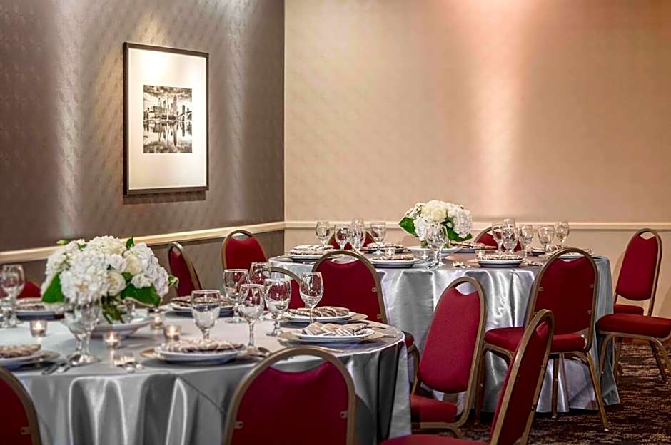 DoubleTree Suites By Hilton Minneapolis