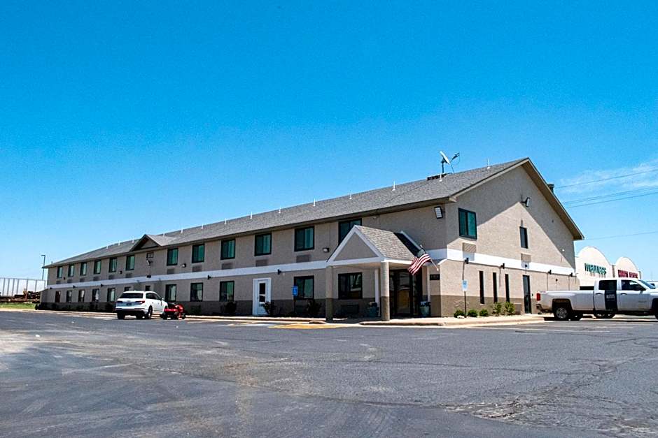 Super 8 by Wyndham Pratt