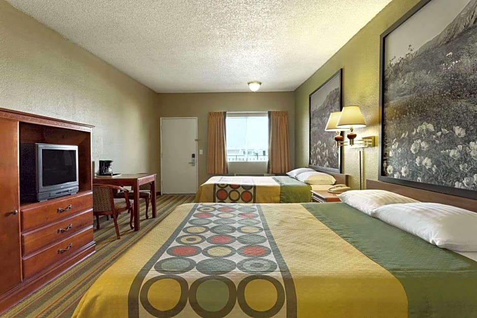 Super 8 By Wyndham Ridgecrest – Ridgecrest, CA
