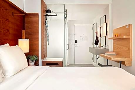 Queen Room with City View