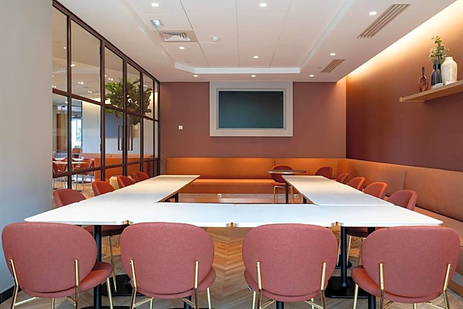 AC Hotel by Marriott Paris Porte Maillot