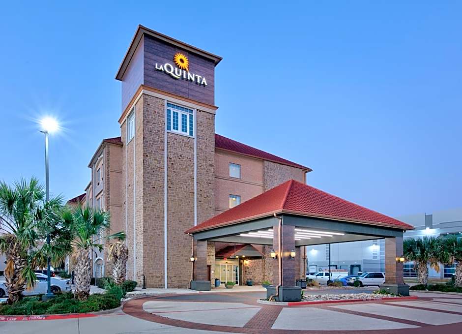 Photo 1 of 37 of La Quinta Inn & Suites by Wyndham Dallas Hutchins