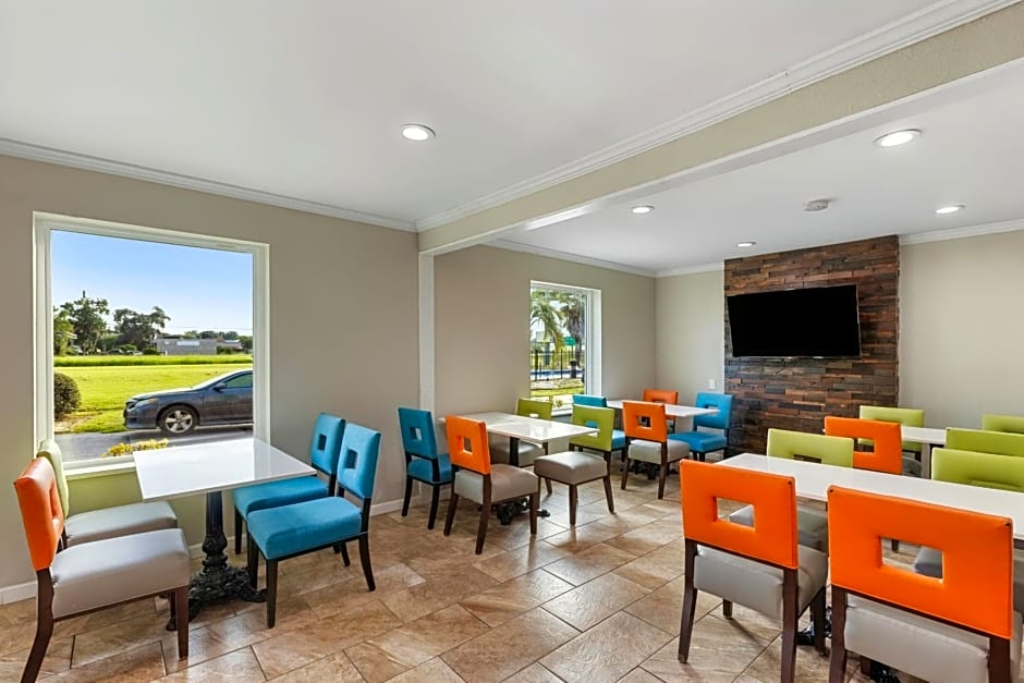 Days Inn by Wyndham Savannah Gateway I-95
