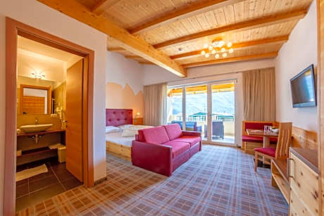 Junior Suite with Pool View