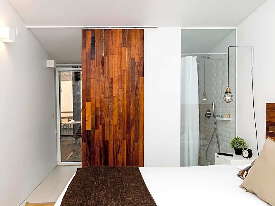 Santa Bica Eat Drink & Sleep