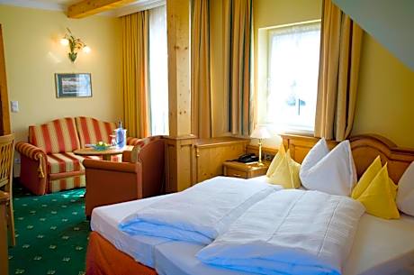 Suite with Balcony and Lake View