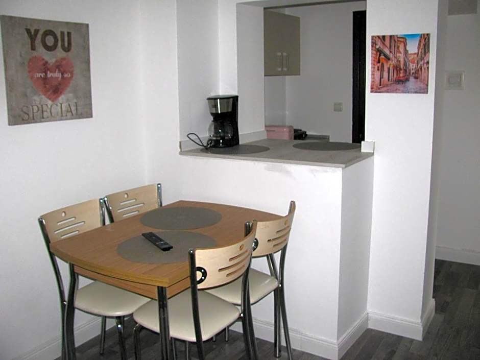 4 Seasons Apartments