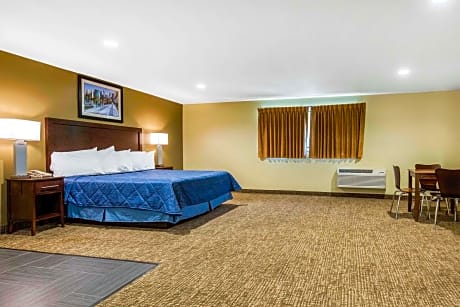 1 King Bed, Suite, Nonsmoking