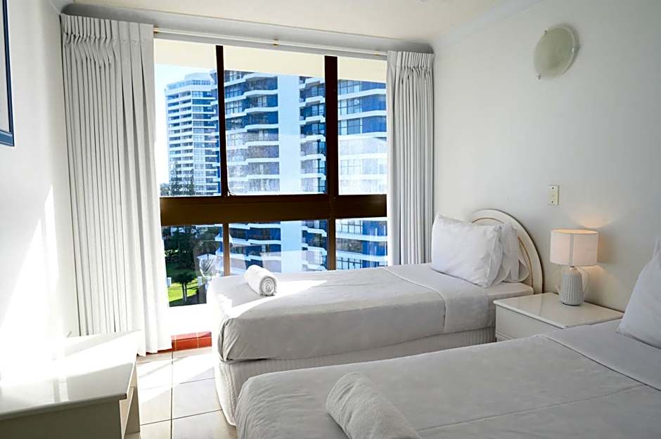 Broadwater Shores Waterfront Apartments