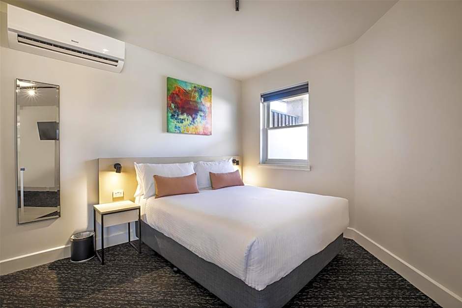 Nightcap at Glengala Hotel