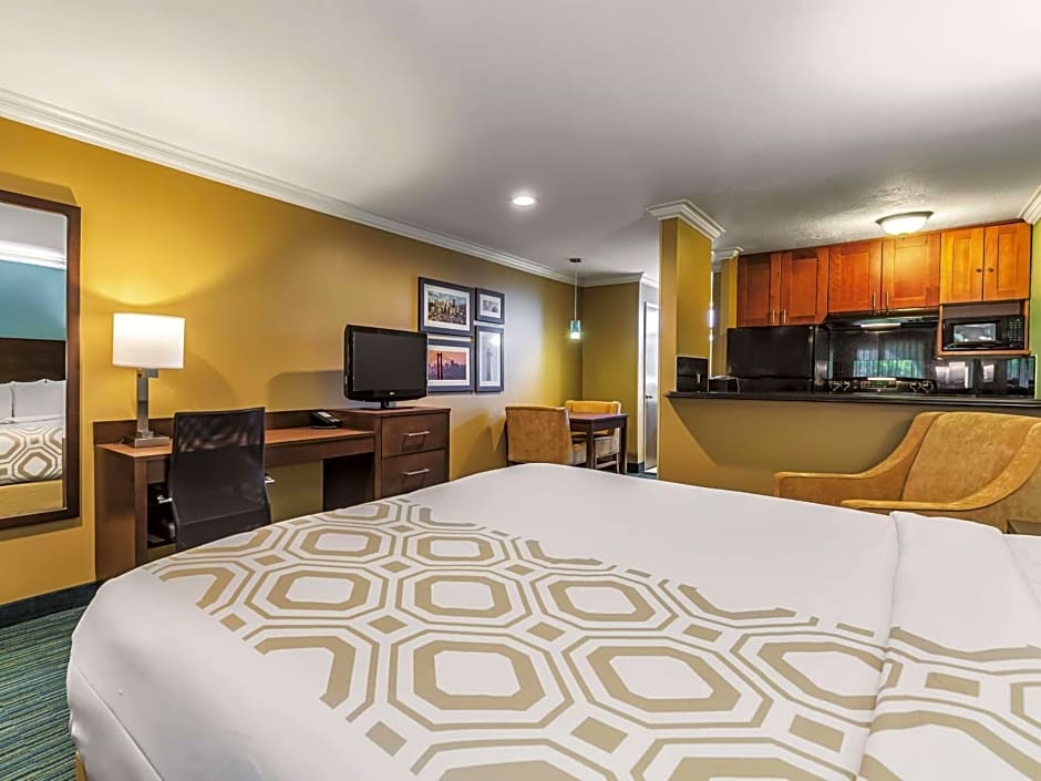 La Quinta Inn & Suites by Wyndham San Francisco Airport West