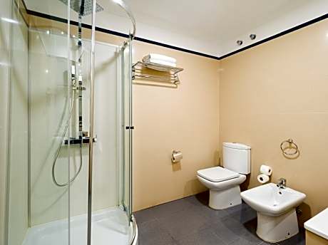 Family room 2 adults +1 child