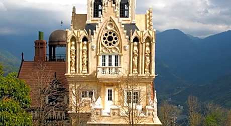 The Old England Hotel