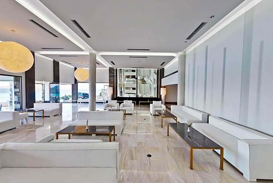 Royal Marmin Bay Boutique & Art Hotel