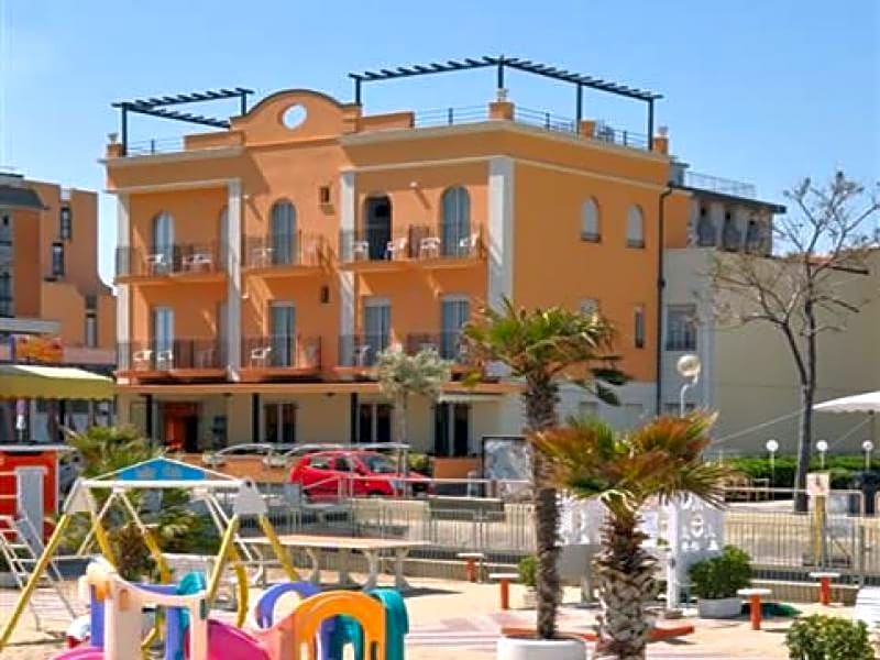 Hotel Holiday Beach