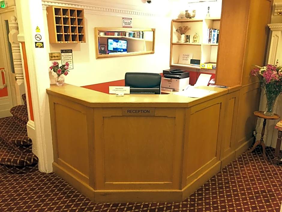 Welbeck Hotel - Close to Beach, Train Station & Southend Airport