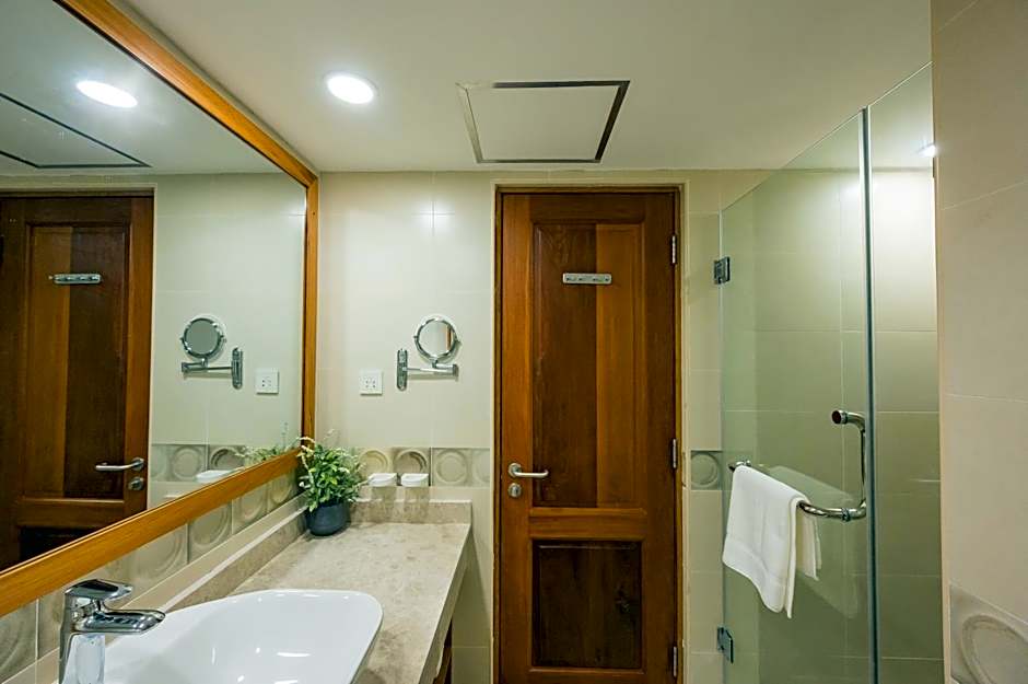 Sea Cliff Court Hotel & Luxury Apartments