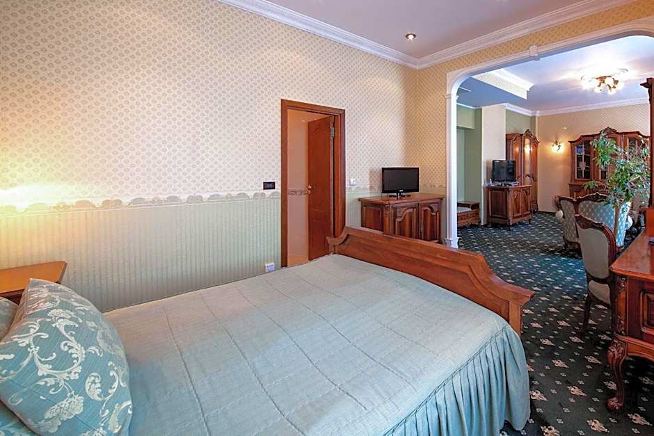 Grand Hotel London