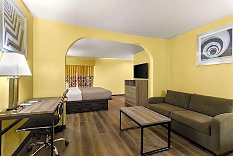 King Room with Sofa - Non Smoking