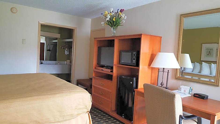 Days Inn & Conf Center by Wyndham Southern Pines Pinehurst
