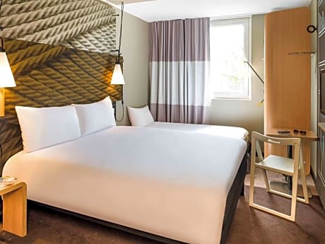 Standard Room with One Double Bed and One Single Bed
