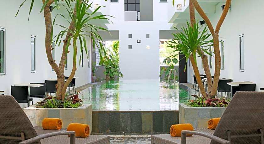 Amaris Hotel Sunset Road