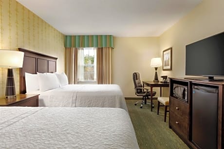2 QUEENS MOBILITY ACCESS W/TUB NONSMOKING HDTV/FREE WI-FI/WORK AREA HOT BREAKFAST INCLUDED