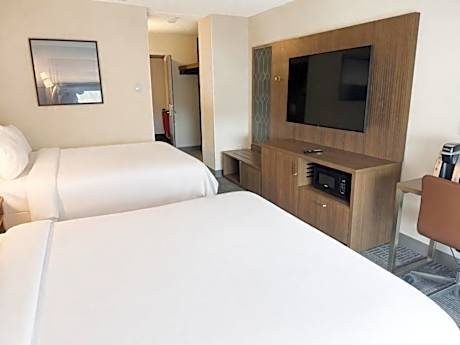 Standard Queen Room with Two Queen Beds