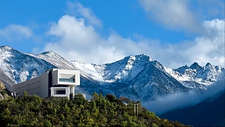 Deqin Meri Poodom hotel