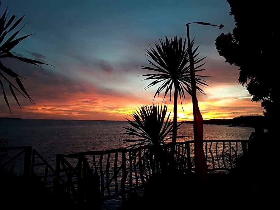 Nini's Beach Bungalows