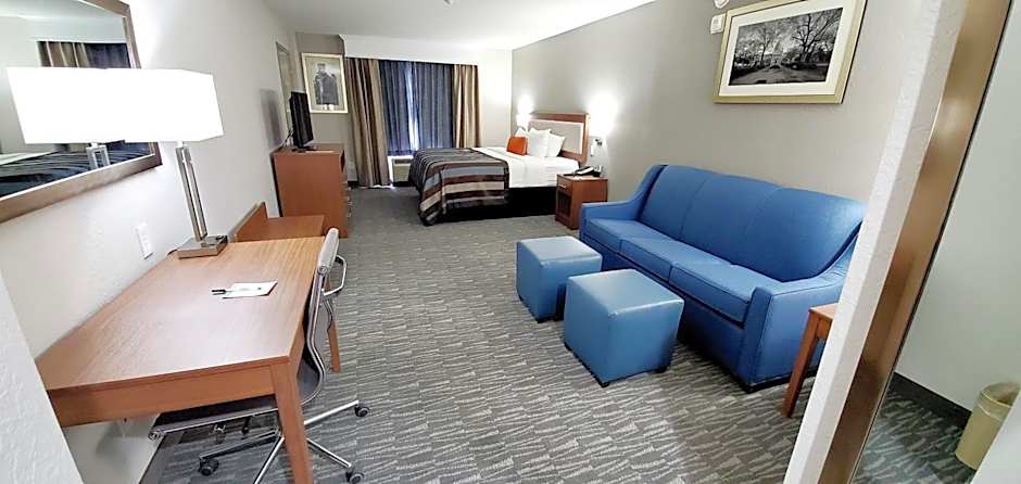 Spark by Hilton Tupelo