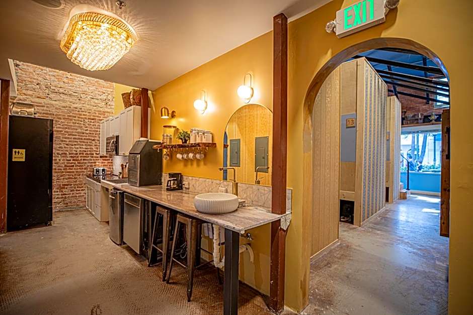 Social Stays - Santa Barbara's FIRST hostel on State Street