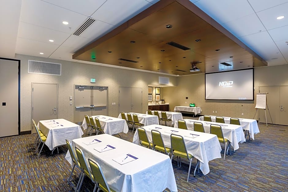 Holiday Inn Express & Suites Sturbridge By IHG