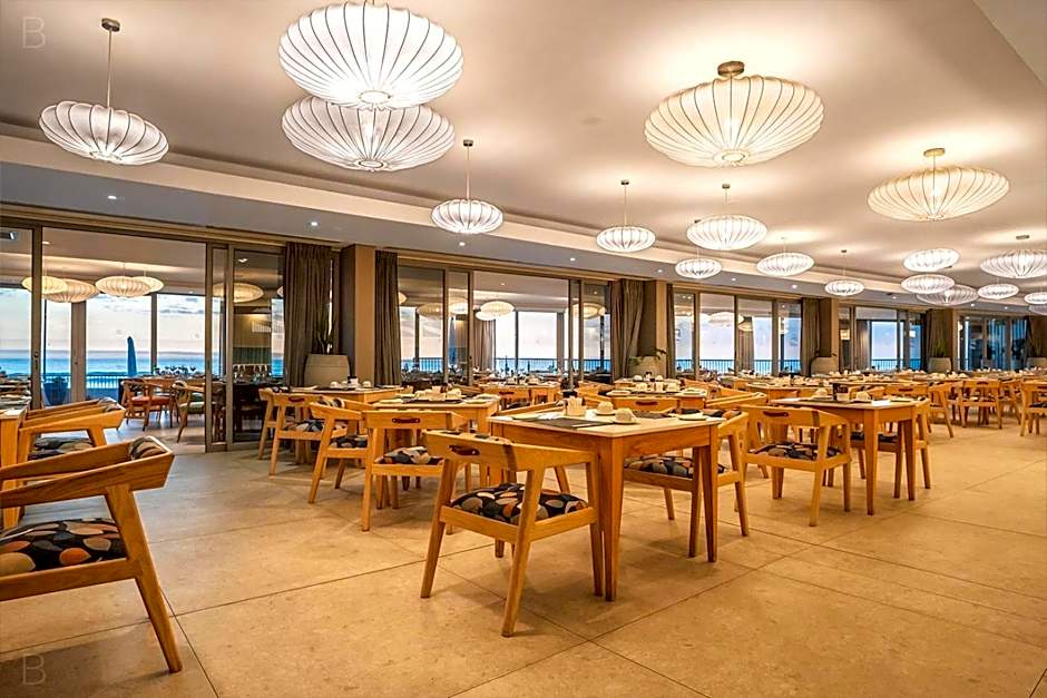 Lagoon Beach Hotel & Spa