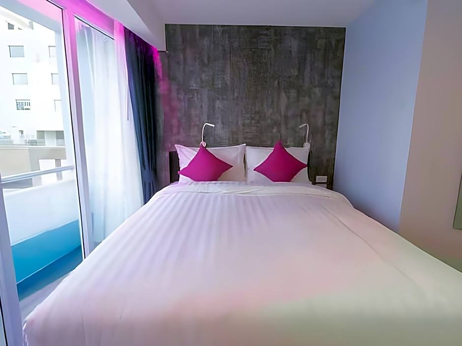 Spark Hotel - MRT Queen Sirikit