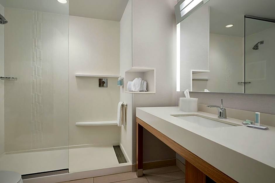 Courtyard by Marriott Erie Bayfront