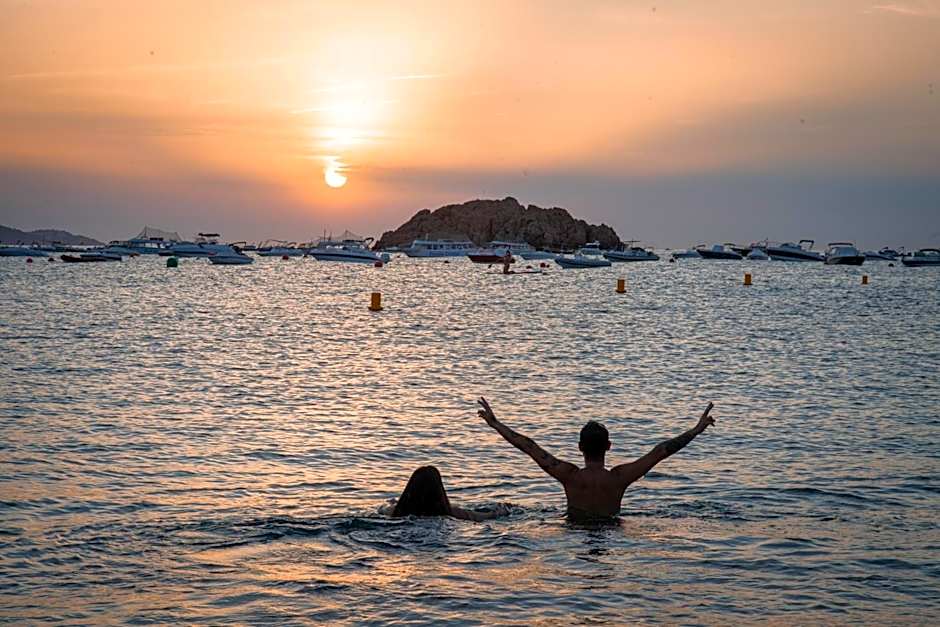 Mana Mana Youth Hostel