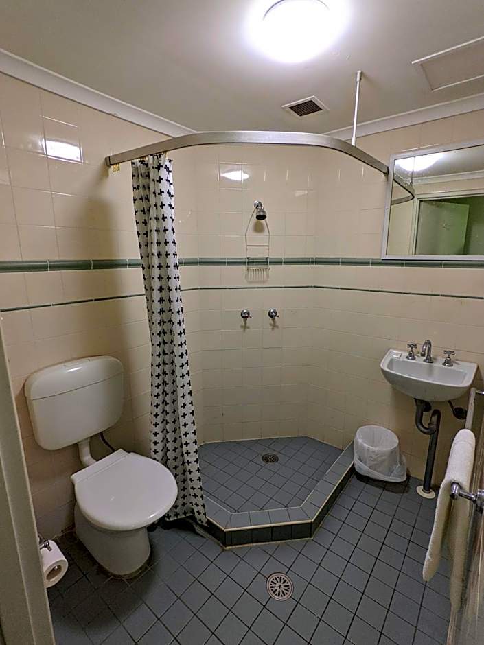 Arena Hotel (formerly Sleep Express Motel)