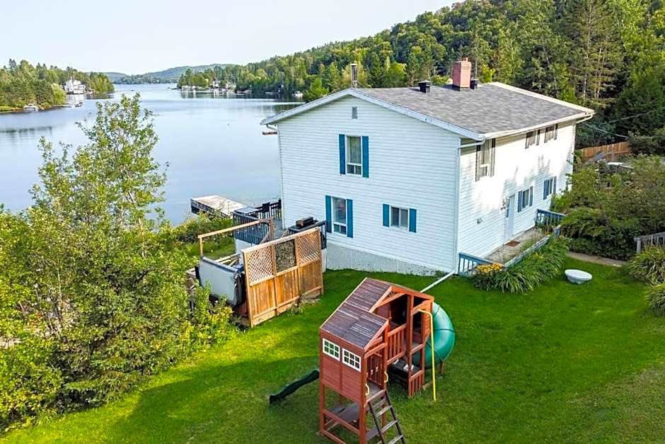 Lake retreat 5BR with SPA, watercraft and kids playground