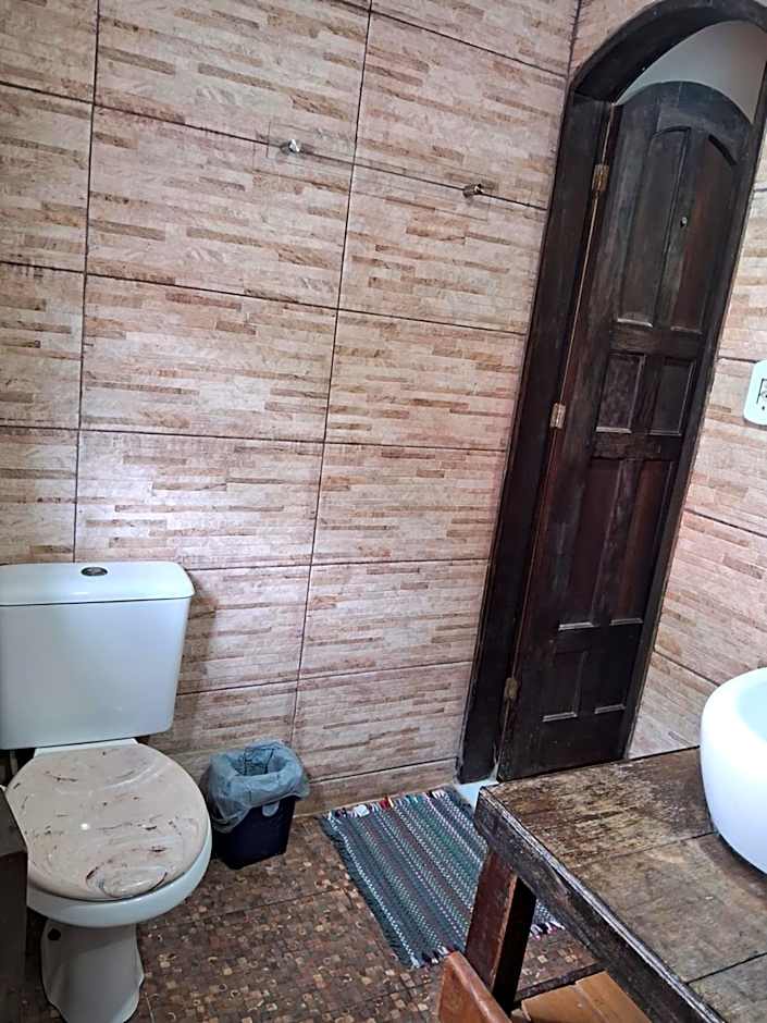 Pousada Marambaia Café - Praiana, econômica, Com café da manhã, piscina ao ar livre e hidromassagem aquecida -Frente para o mar