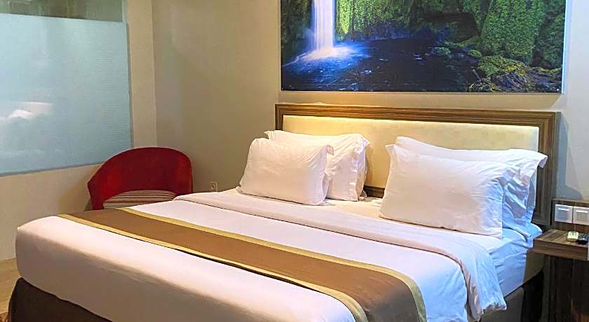 Travellers Hotel Phinisi