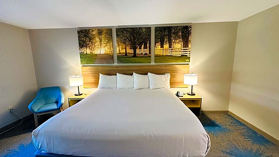 Days Inn & Suites by Wyndham Wynne