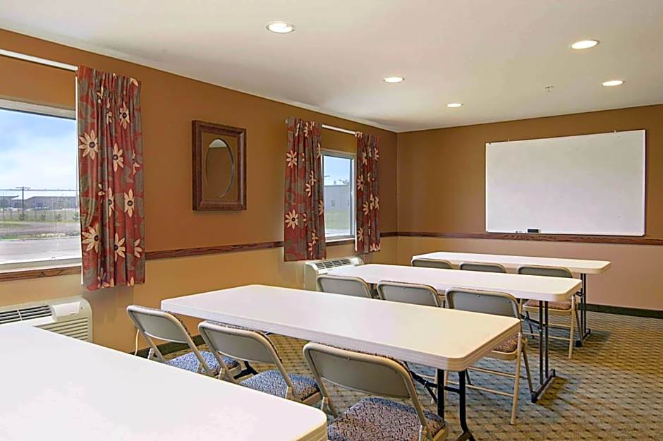 Super 8 by Wyndham Topeka at Forbes Landing