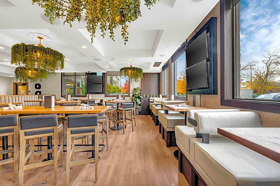 Sandman Vancouver Airport