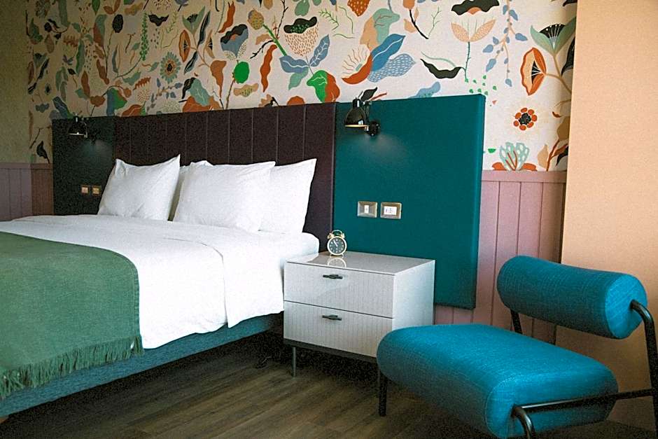 Photo 1 of 21 of Superior 1 King Bed