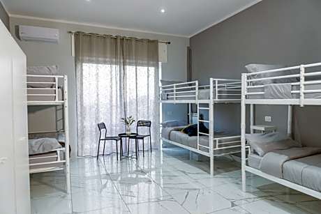Bed in 6-Bed Mixed Dormitory Room