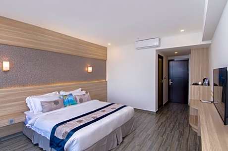 Deluxe Double Room with Balcony & Sea View with Honeymooners Escape