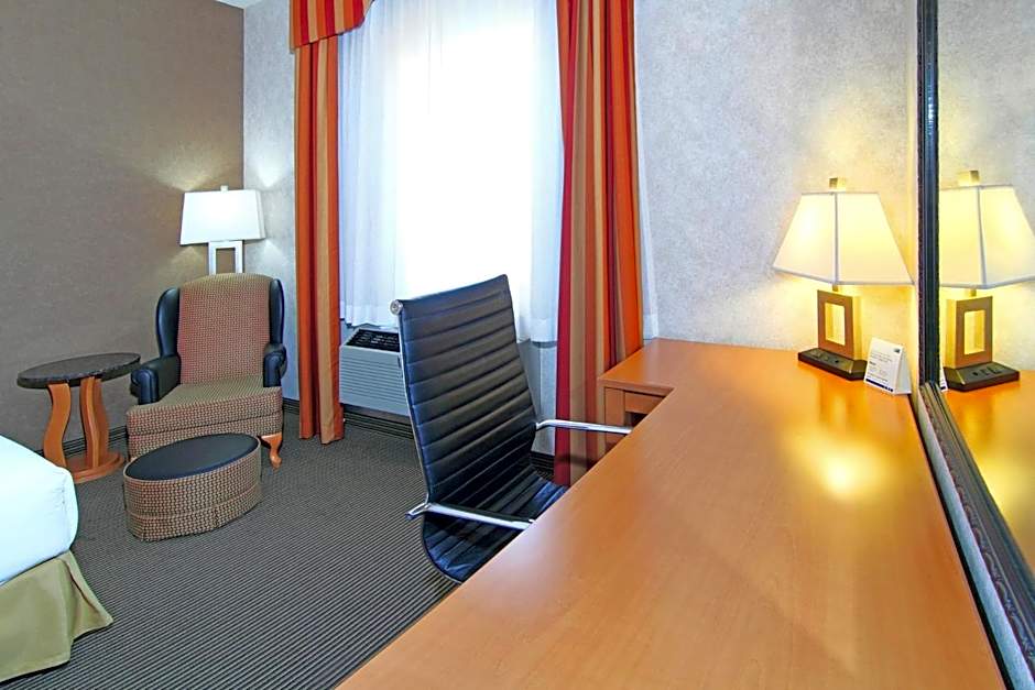 Holiday Inn Express Calgary South By IHG